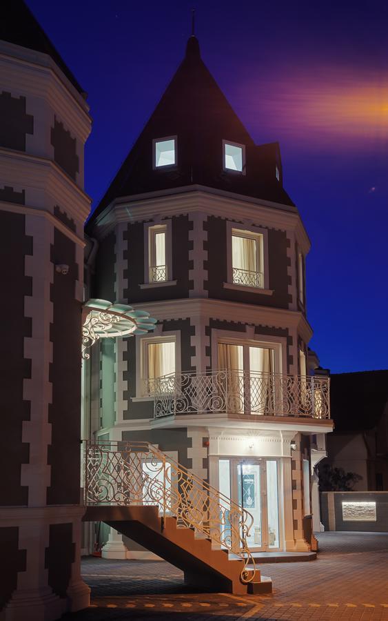 Castello Boutique Hotel Čačak Buitenkant foto