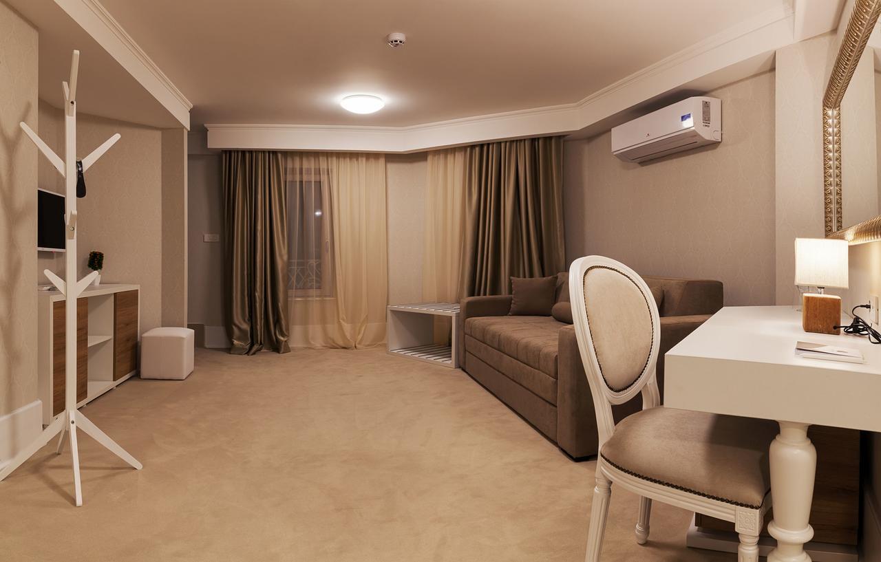Castello Boutique Hotel Čačak Buitenkant foto